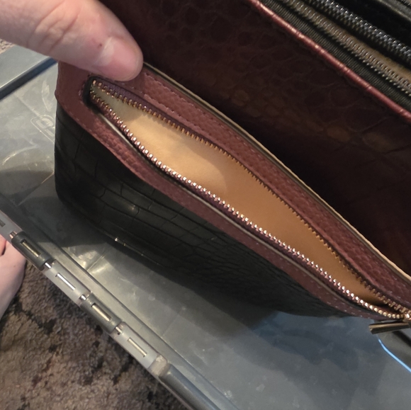 Giani Bernini Black and Brown Croc-Embossed Crossbody Bag - Picture 5 of 7